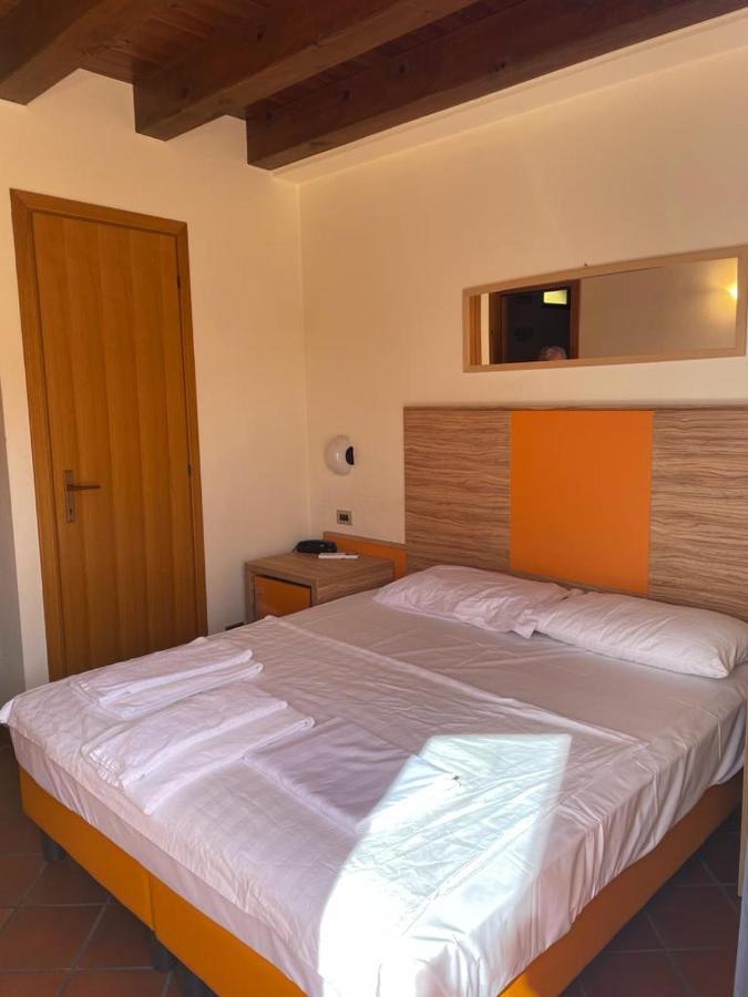 Garni Onda Hotel Torri Del Benaco Room photo