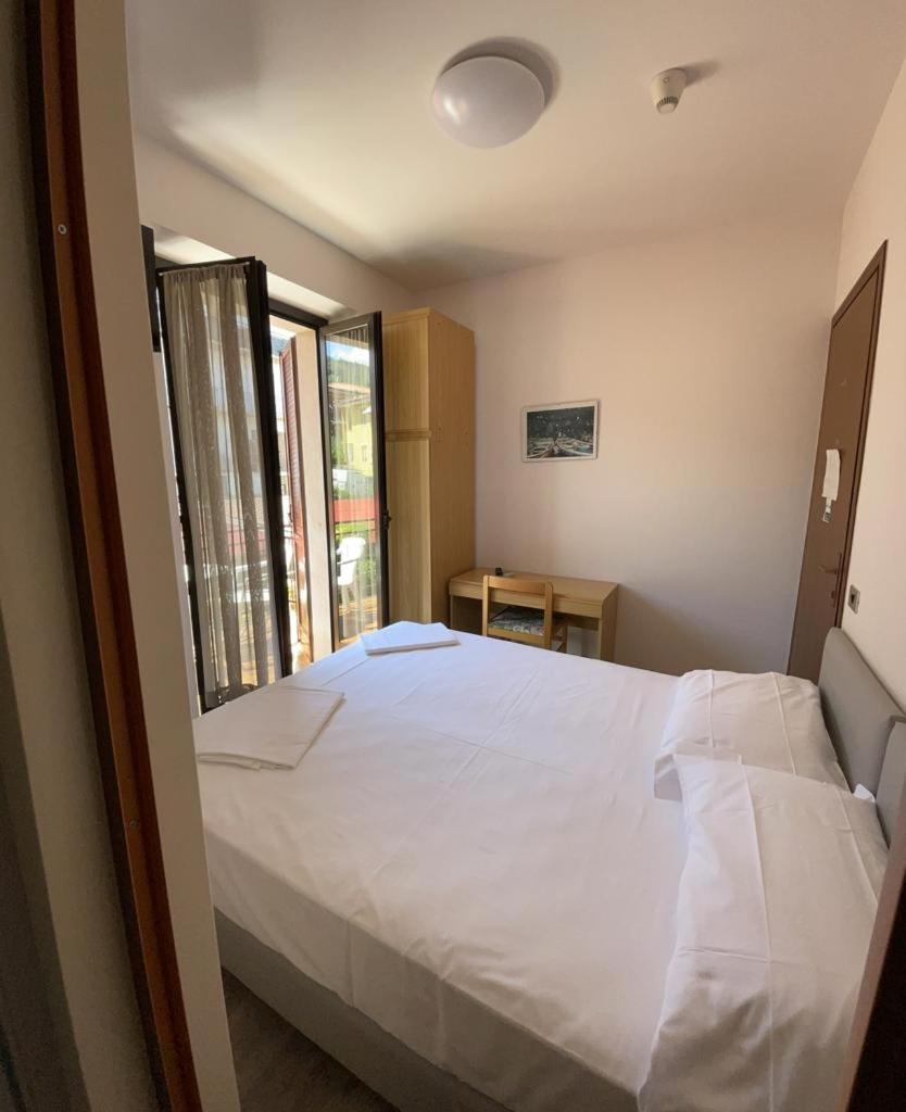 Garni Onda Hotel Torri Del Benaco Room photo
