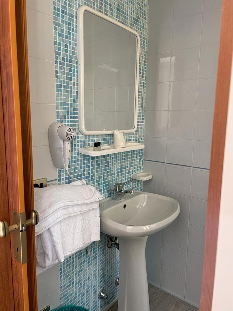 Garni Onda Hotel Torri Del Benaco Room photo