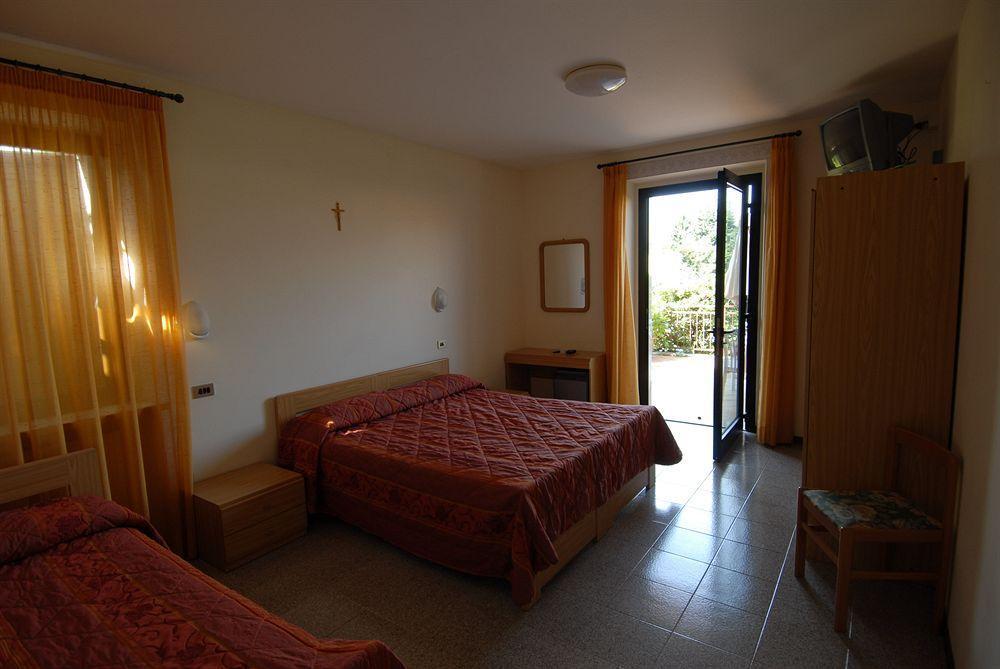 Garni Onda Hotel Torri Del Benaco Exterior photo