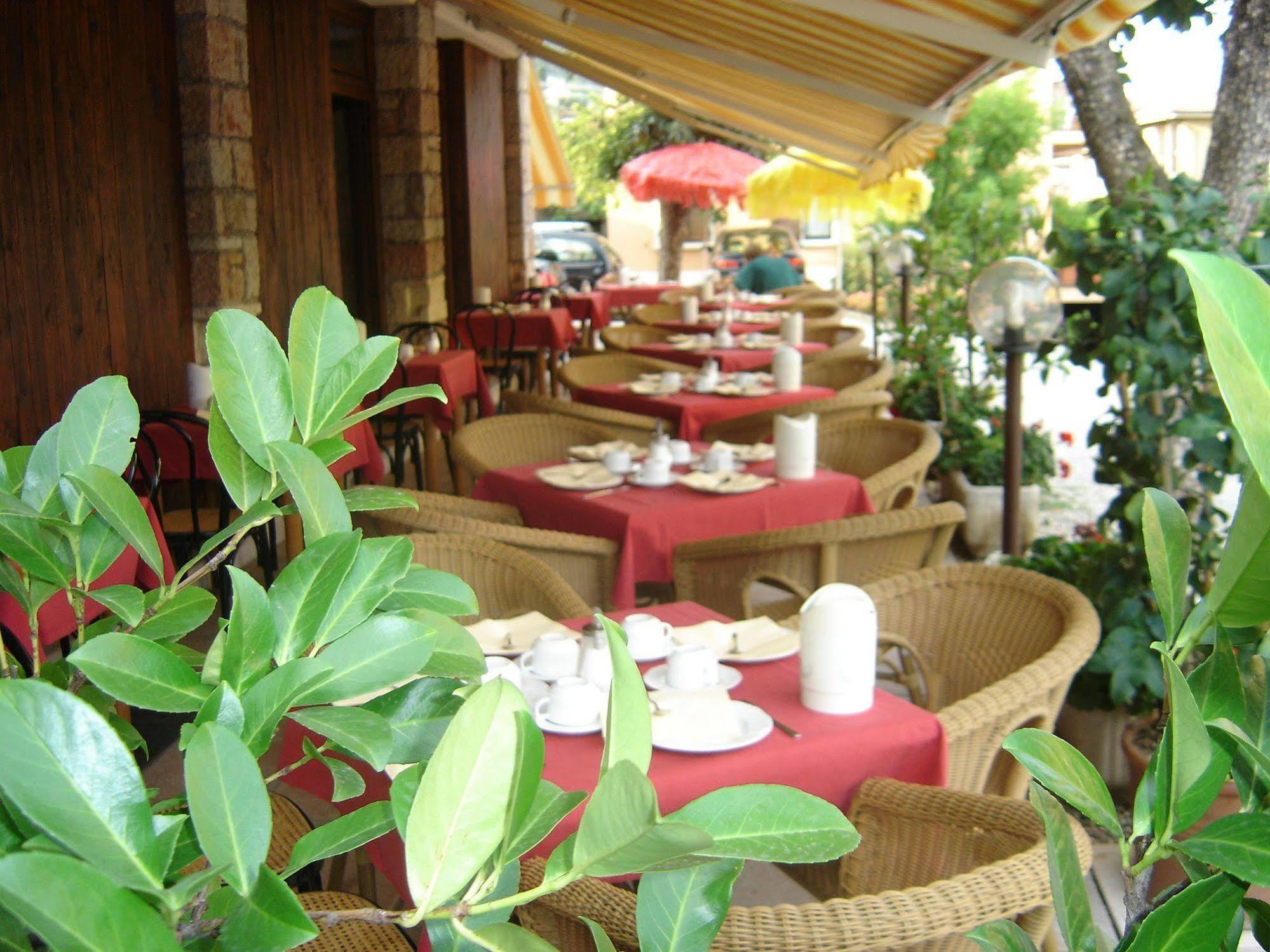 Garni Onda Hotel Torri Del Benaco Exterior photo