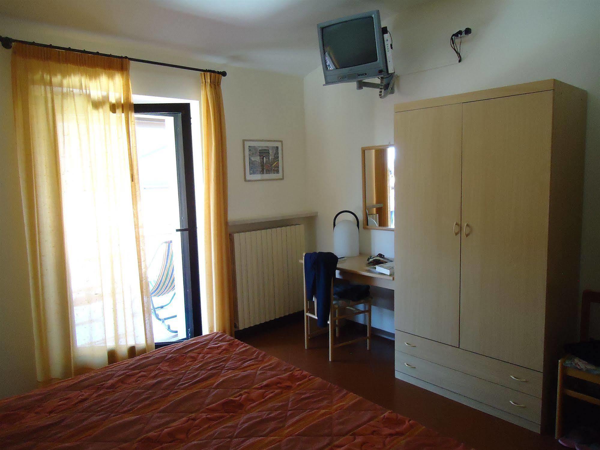 Garni Onda Hotel Torri Del Benaco Exterior photo