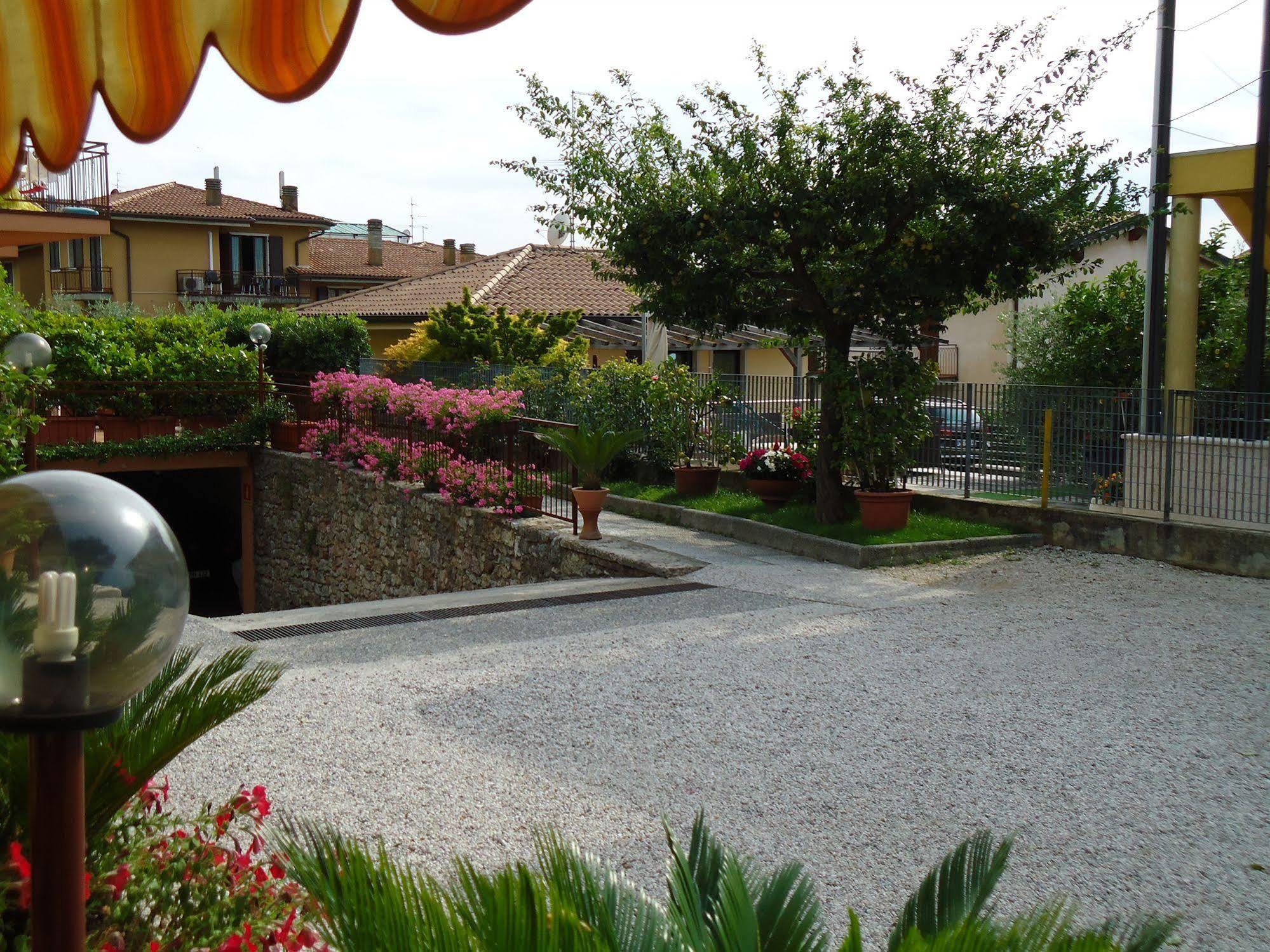 Garni Onda Hotel Torri Del Benaco Exterior photo