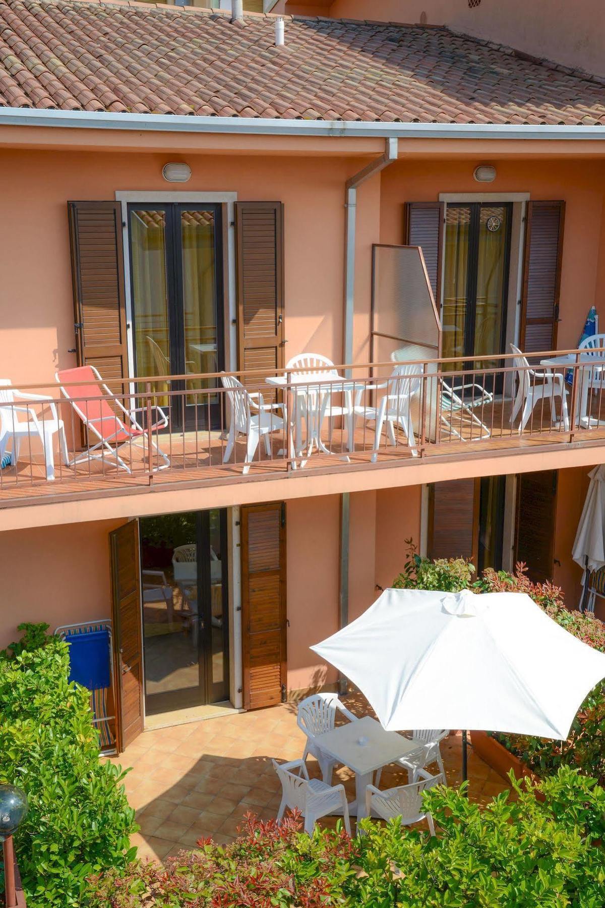 Garni Onda Hotel Torri Del Benaco Exterior photo