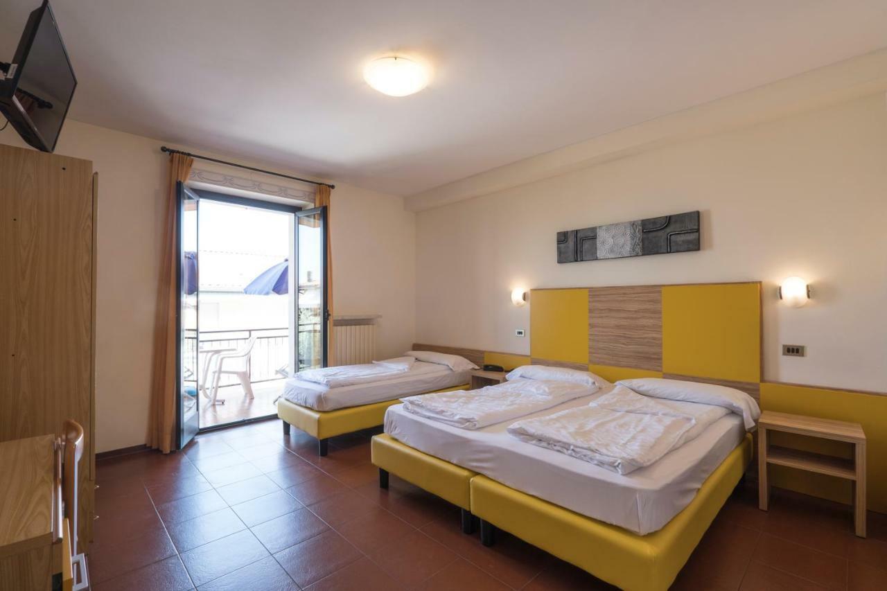 Garni Onda Hotel Torri Del Benaco Exterior photo